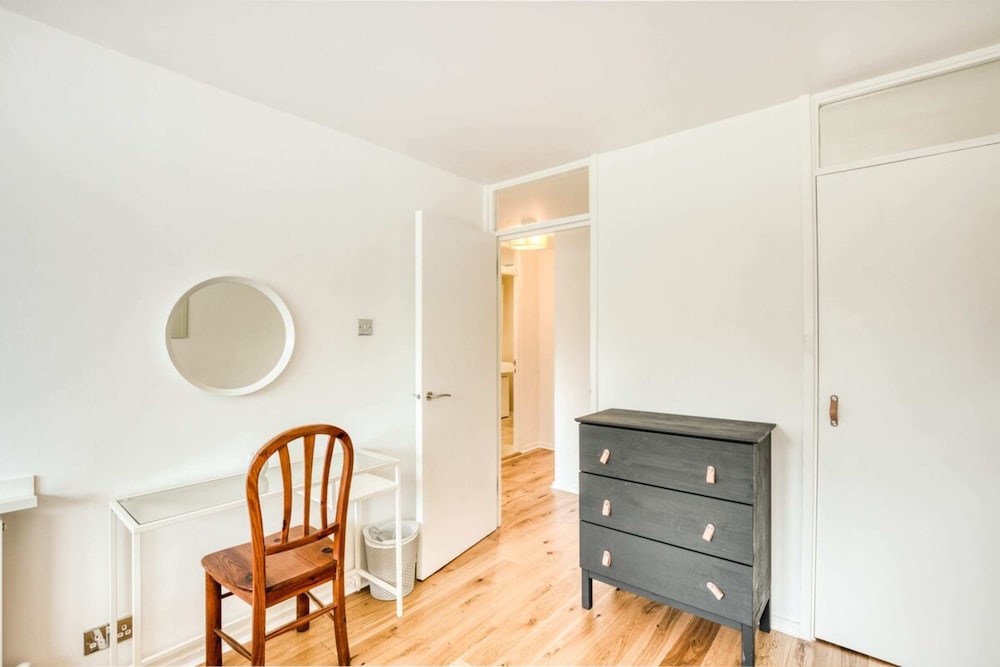 Homely 4 Bedroom House in Brixton