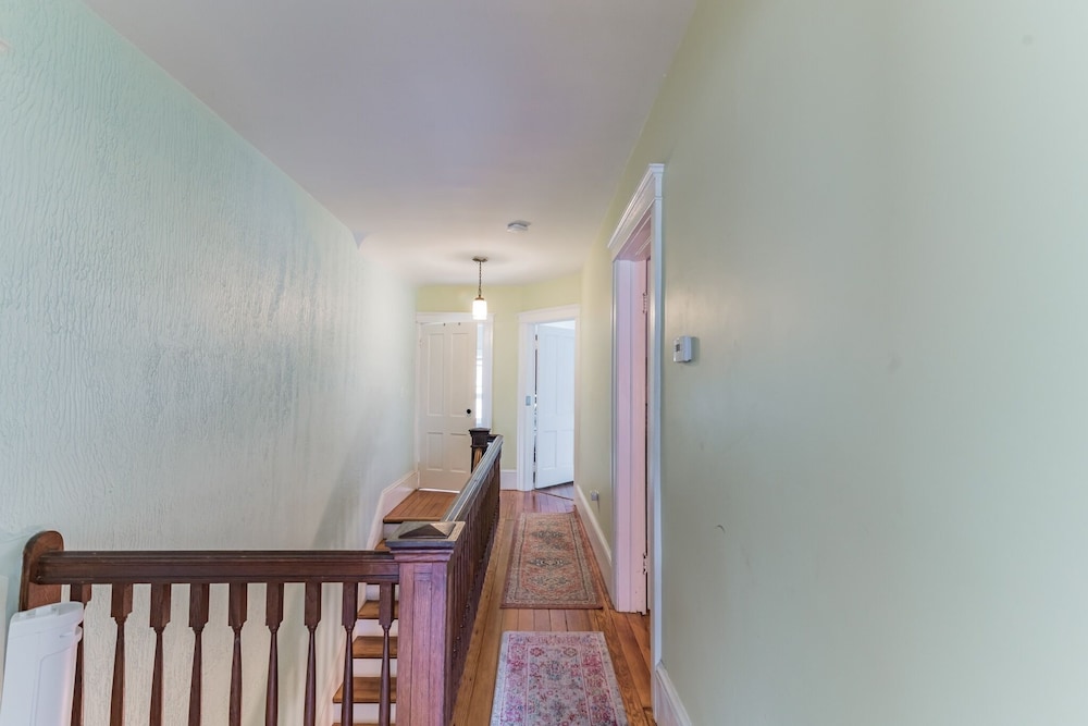 Spacious Victorian Home With Mountain Views And Lots Of Fun Extras!! 5 Bedroom Farmhouse by Redawning - Property Image 16