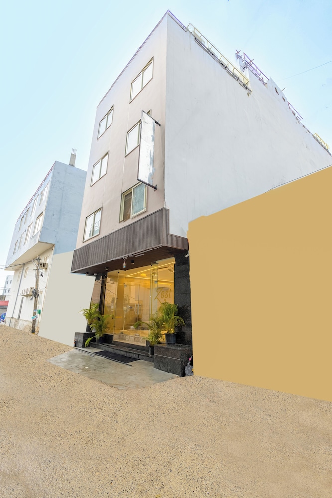 Hotel Zest Near IGI Airport