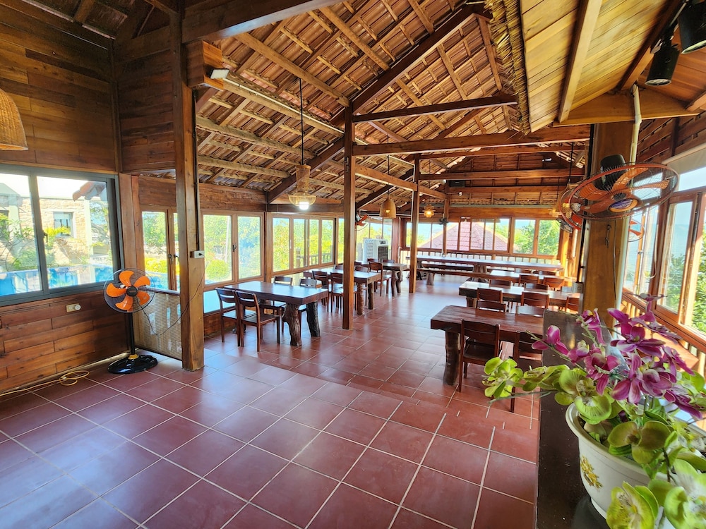 Sunny Shore Resort