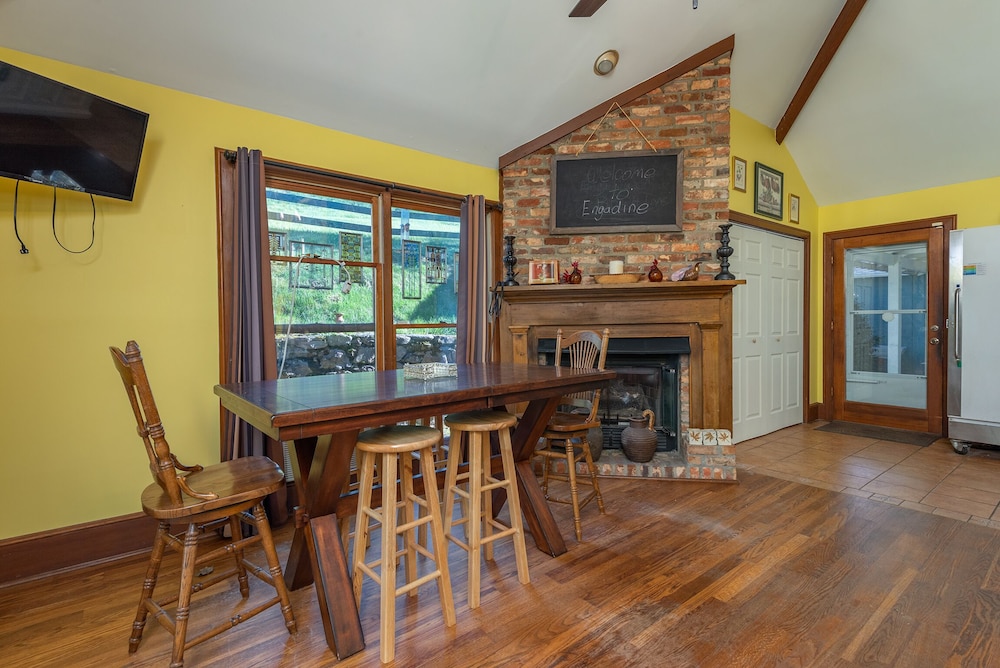 Engadine Inn  Cabins - Property Image 144