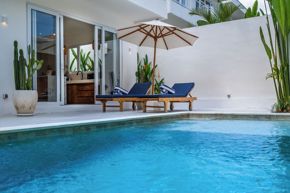 Eleven Villa Canggu - Calm Oasis with Pool and Privacy