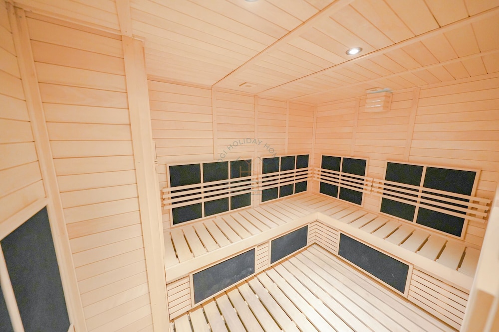 Urban Skyline City Comfort Studio