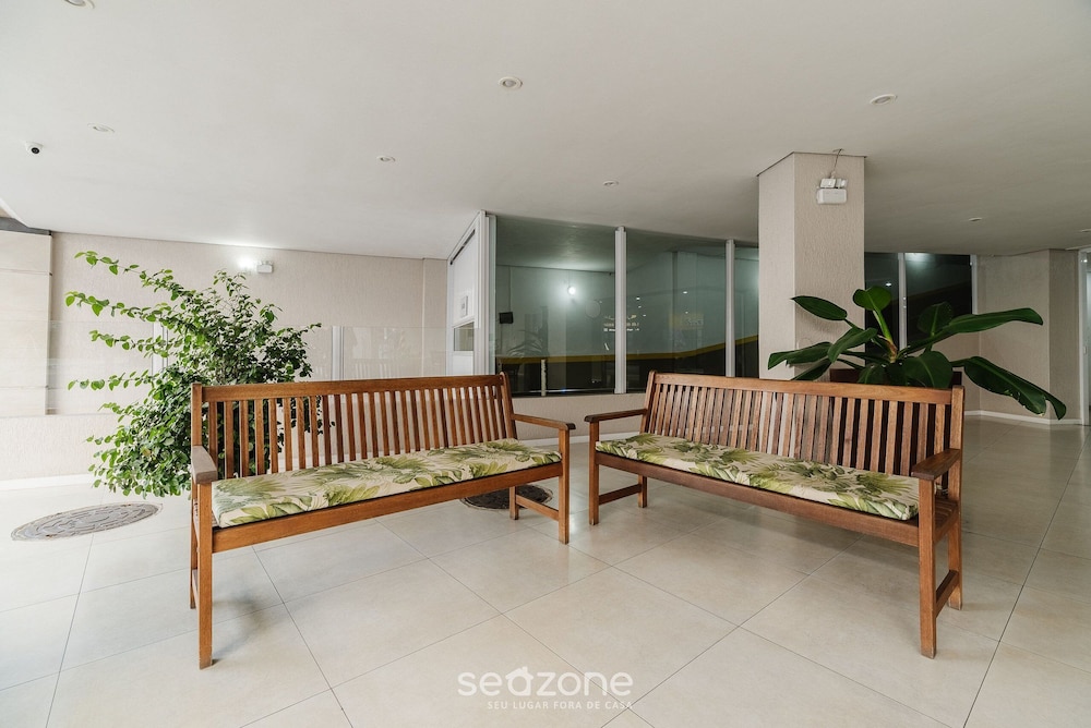 Apt 400m fr Beach Close to Rest. n Markets Cev1106