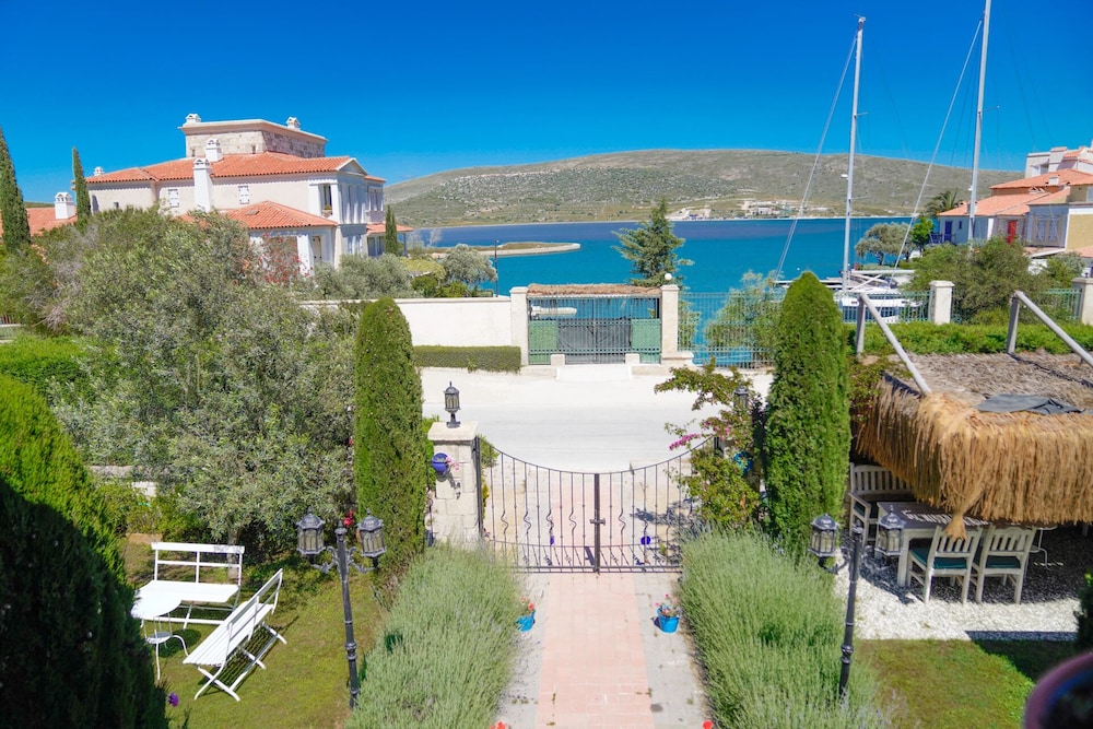 Alacati Marina Palace Otel - Image 17