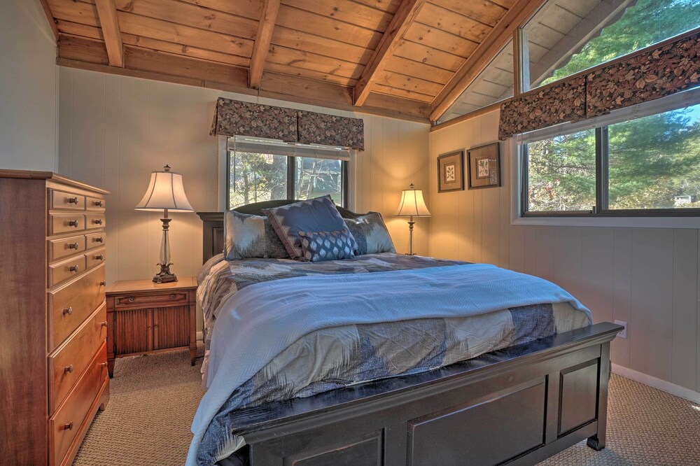 Serene Sky Valley Home w/ 180 Degree Mountain View