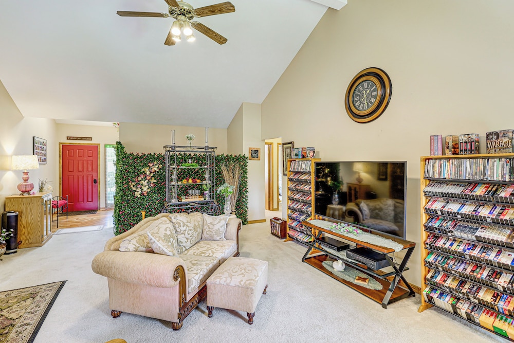 5 Mi to Platte River: Inviting Bellevue Rental