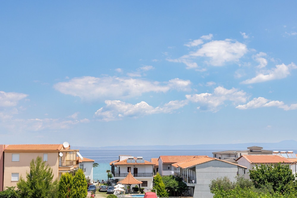 Amalthia Luxury Suites photo 5