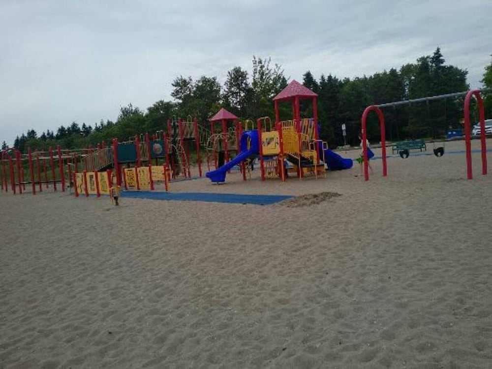 4 Bedroom Cottage On Manitoulin Island - Next to Sandy Beach!