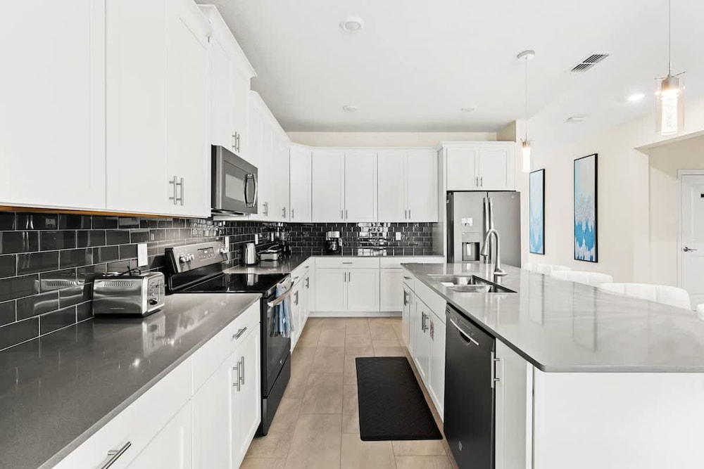 Sophisticated 6BR at Storey Lake Sl2766