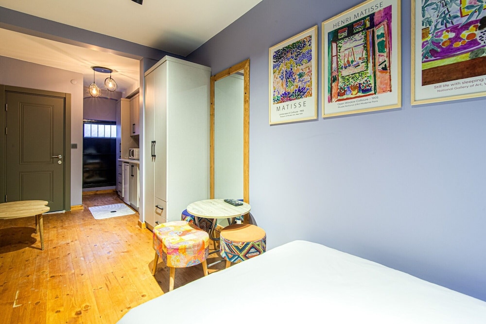 Studio Flat Close to Kennedy Avenue in Fatih