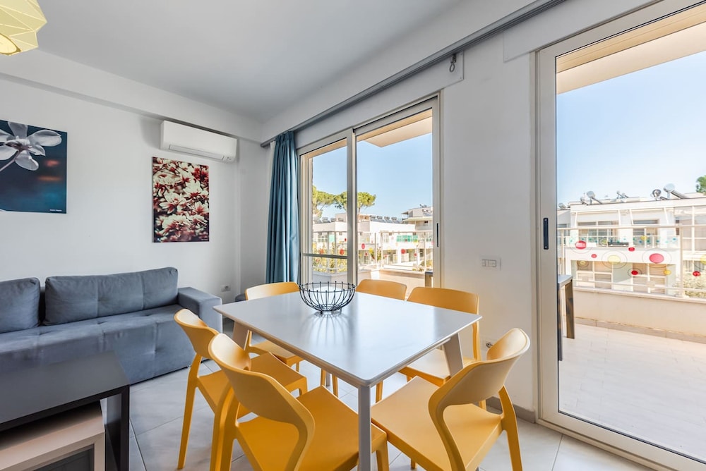 Tranquil Apartment With Pool Access - Manjola