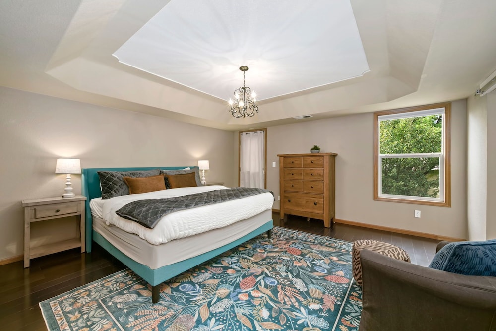 Shady Grove 4 King Beds, Dog Run & Outdoor Fun