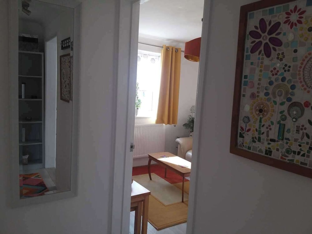 1-bed Seaside Retreat - Sleeps 2, Parking & Garden