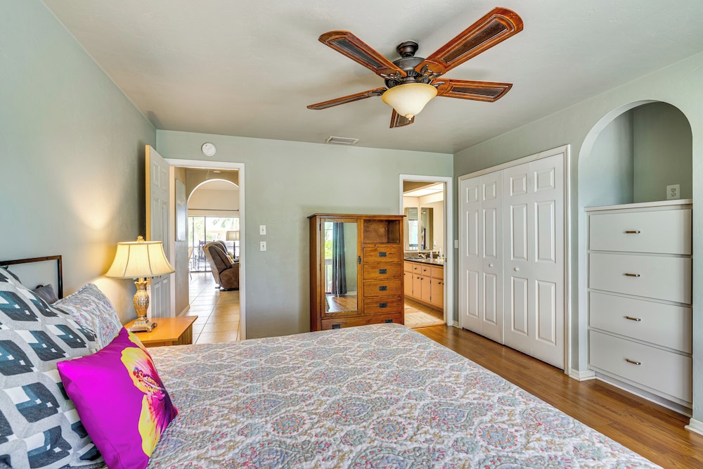 Walk to Sugar Sands: Retreat in Fort Myers Beach