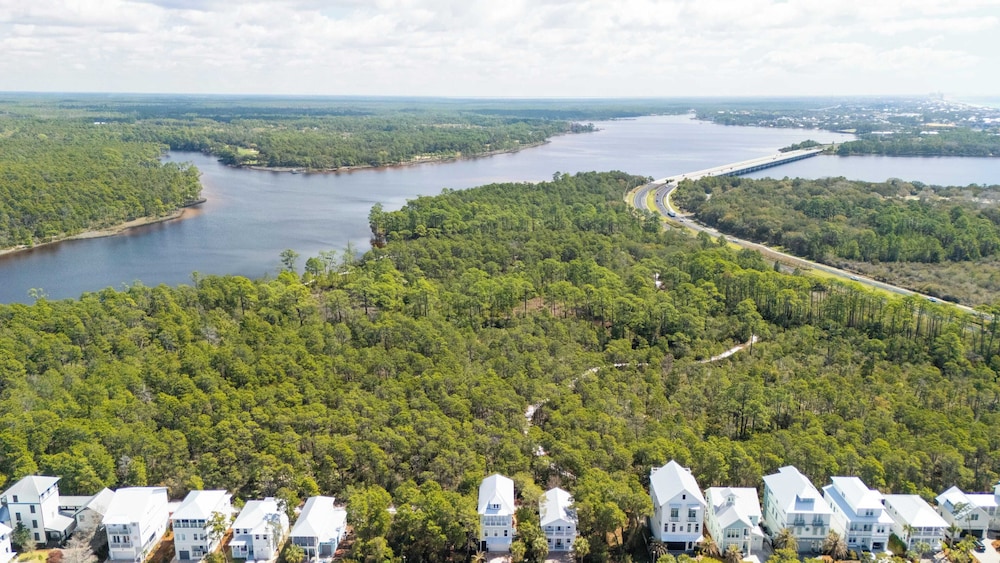 Near Inlet Beach Access&lake Powell, Pool, Patio Lounge G'day 30A by Avantstay