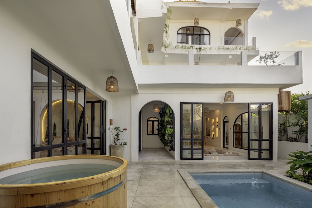 Casa Amor by GORO