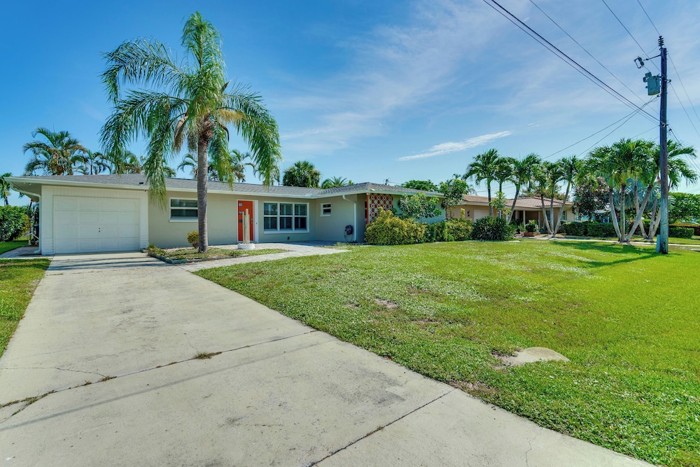 2 Mi to Beach: Canal-front Retreat in Cape Coral!