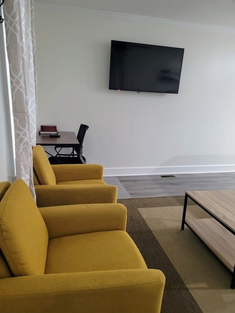Renovated 2 Bed Walltown Home Walk to Duke A