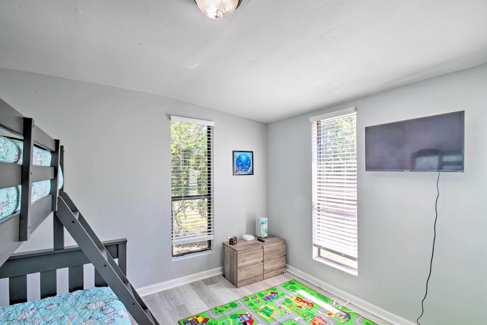 Gulf Breeze Home: 12 Mi to Pensacola Beach! view 2