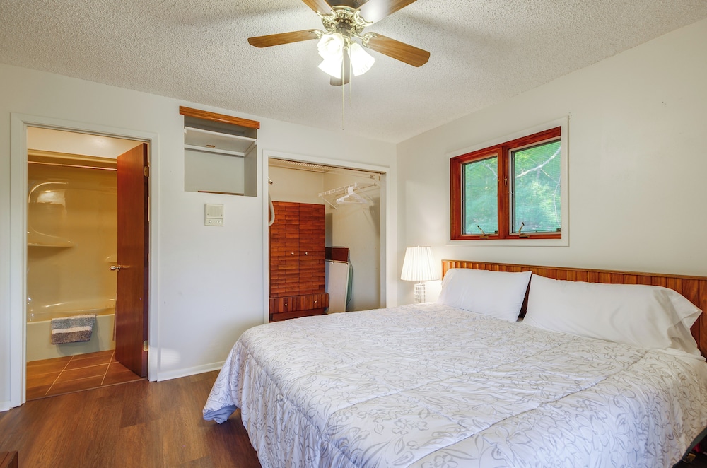 Dock & Prime Location: Lakefront Osage Beach Home