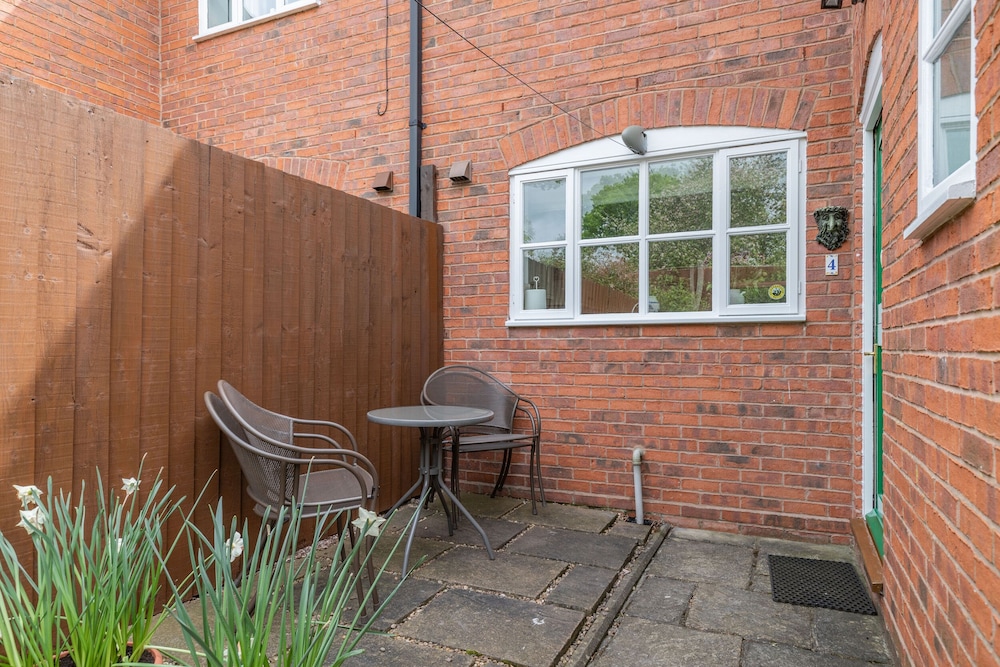 4 Aldelyme Court