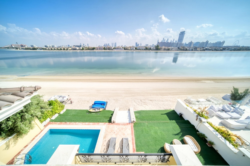 Exclusive 6BR Palm Villa w Private Pool and Beach