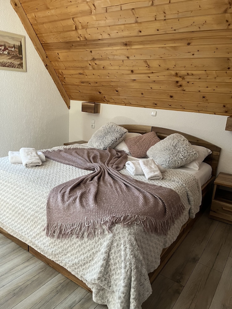 Rustic Inn River 2