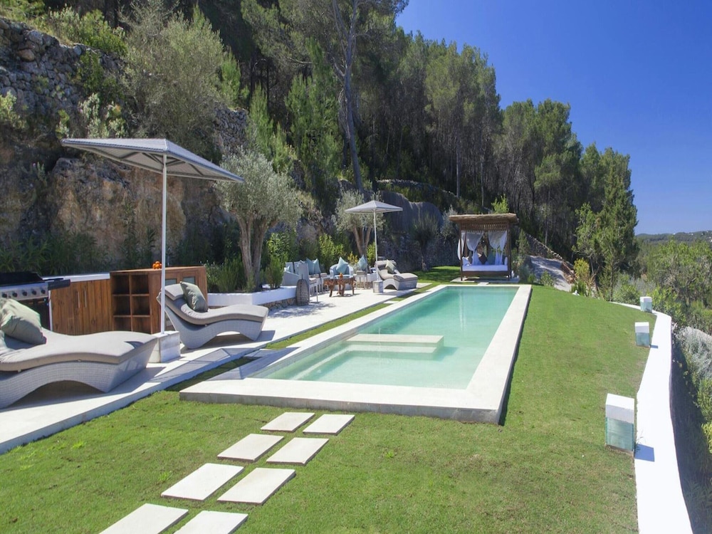 Holiday Home With Barbecue Space