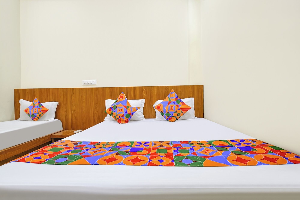 Fabhotel Ratna Palace I