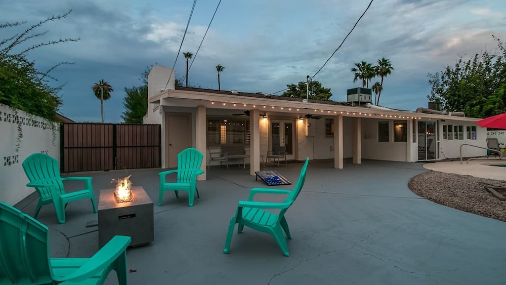 Modern Chic Old Town Scottsdale Home W/pool & Gym!