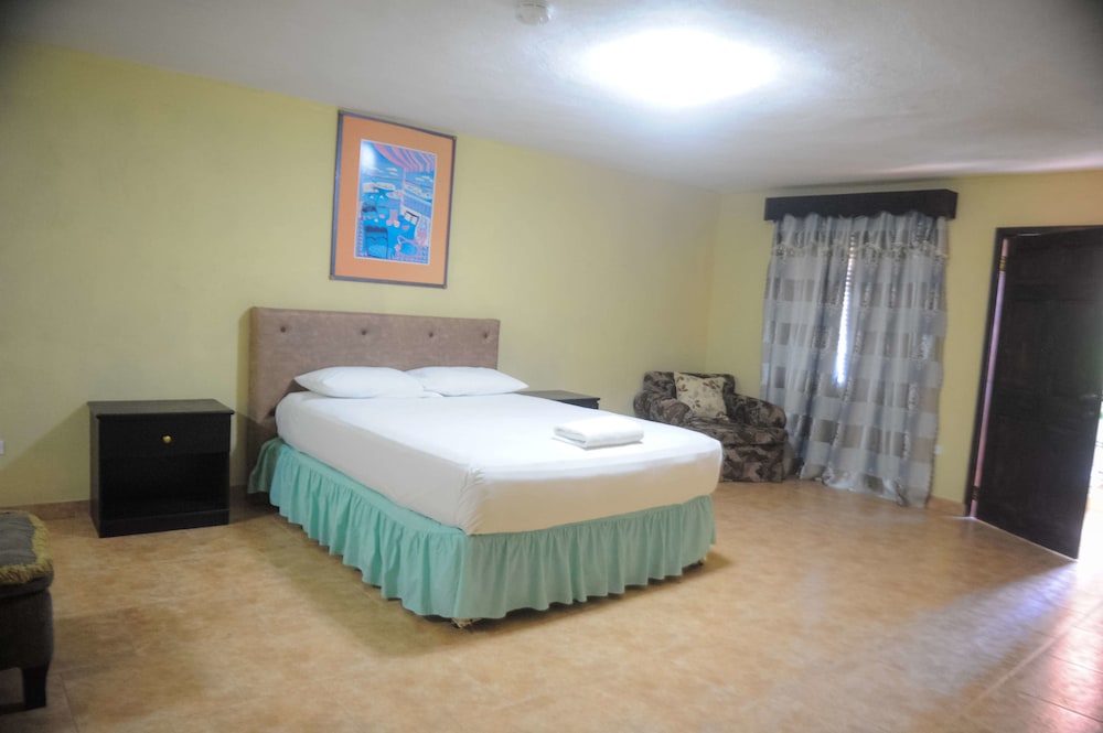 Rooms On the Hip Strip - Montego Bay
