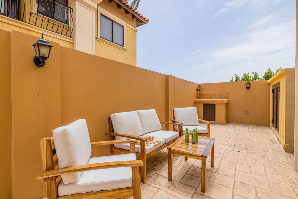 2br2ba Townhome With Pools GYM Gold Coast