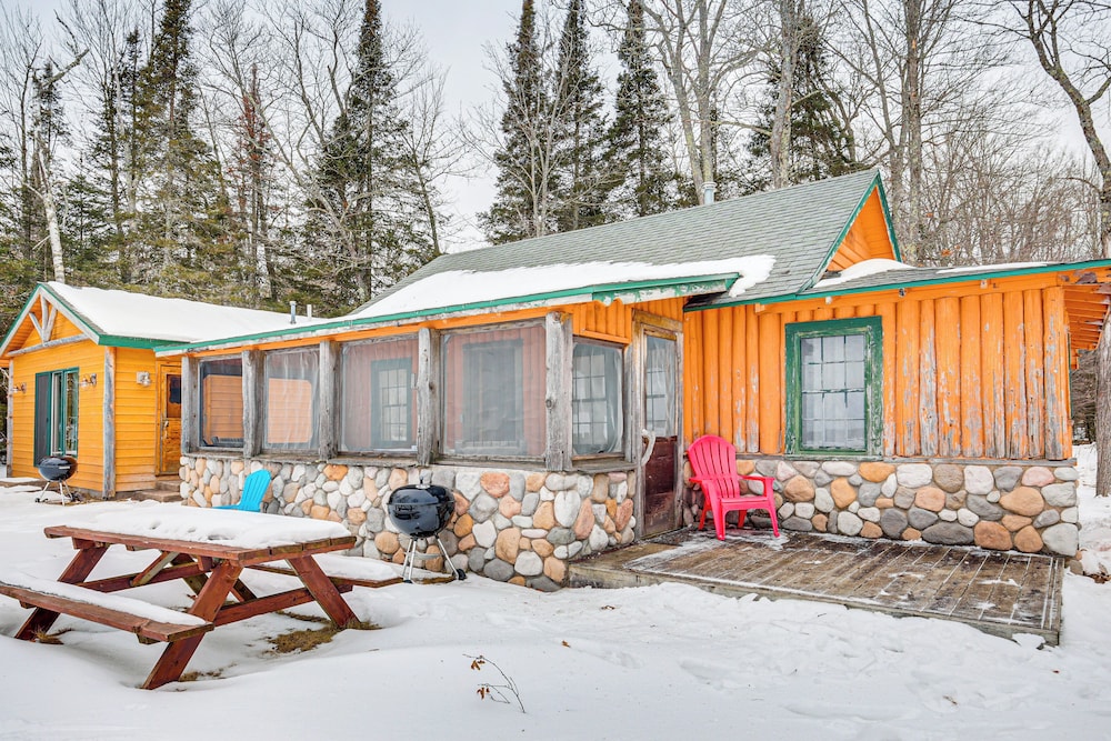 South Twin Lake Cabin w/ Seasonal Dock & Slip!