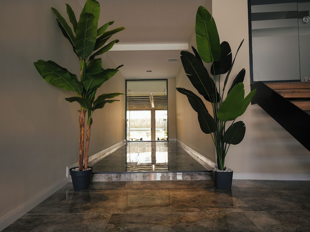 Bonnie City Hotel - Image 44