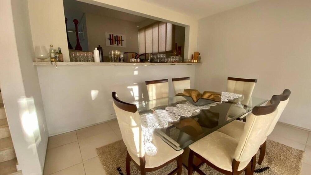 Casa com Piscina - Quartos Privativos