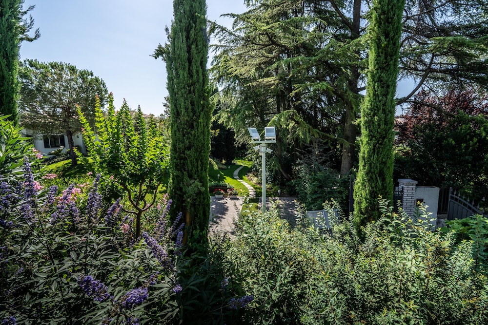 Charming Green and Blue Villa by Wonderful Italy