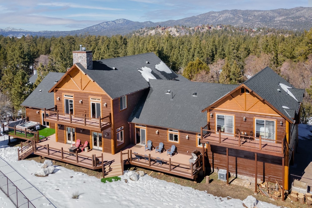 Fox Whisper Lodge by Avantstay 10mins to Slopes view 2