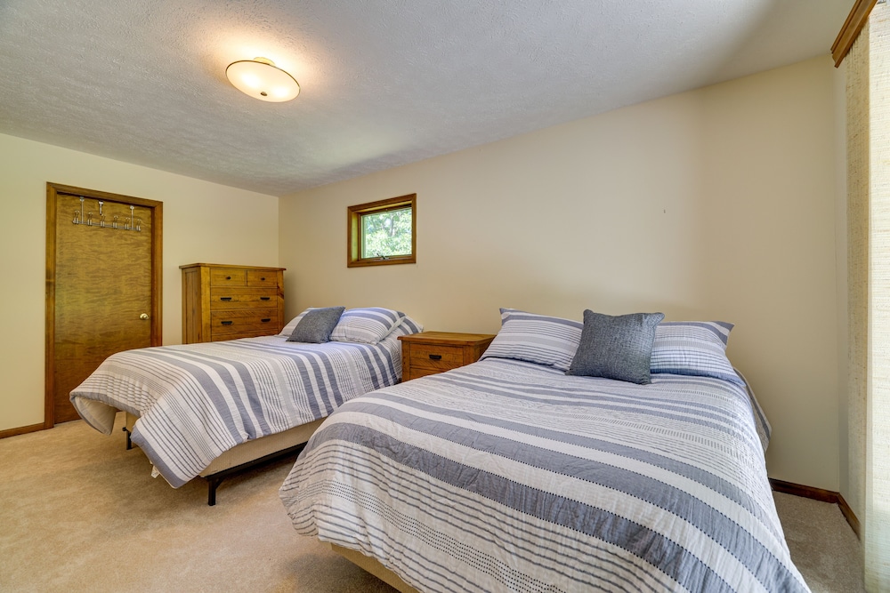 Pennsylvania Retreat w/ Sauna, Pool Table & Deck! view 5