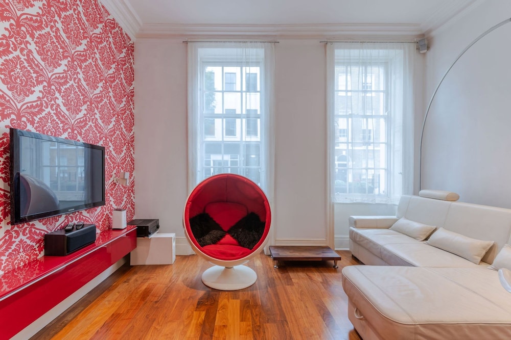 The Red Room Apartment - Fitzrovia - by Frankie Says