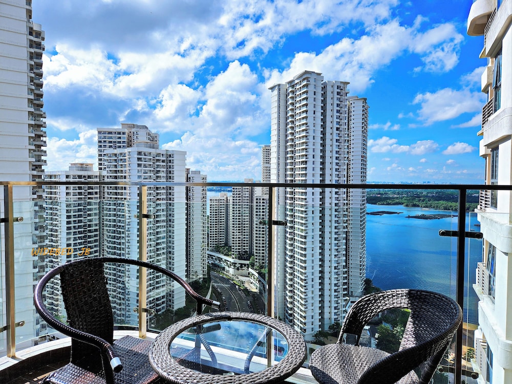 Country Garden Danga Bay by Widebed JB