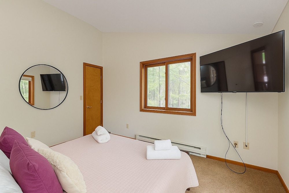 Poconos Hideaway - Woods & Wildlife