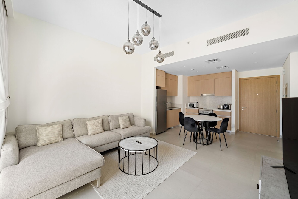 1BR Balcony & Luxury Amenities