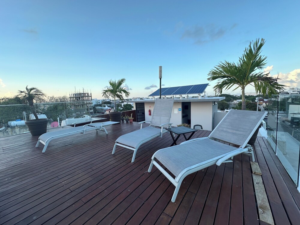 2BR Penthouse with Rooftop Pool