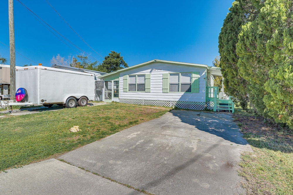 Hudson Home w/ Dock on Canal ~ 1 Mi to Beach!