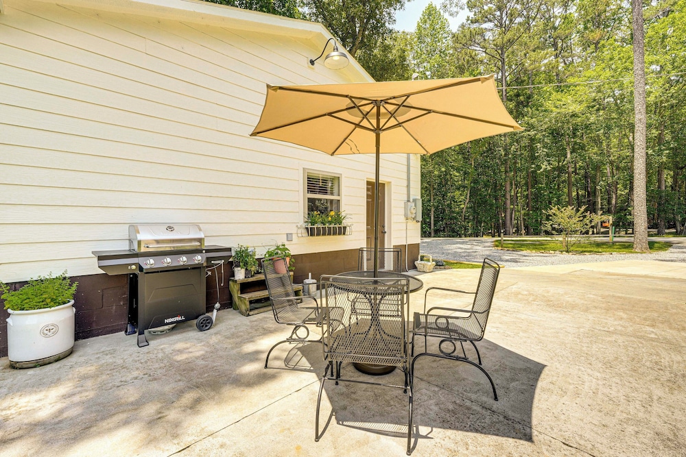 1/2 Mi to Lake Nottely: Blairsville Home w/ Patio!