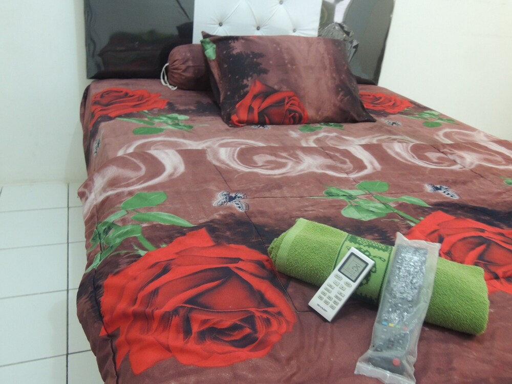 Reva Room on Gunung Putri Square Apartment view 4