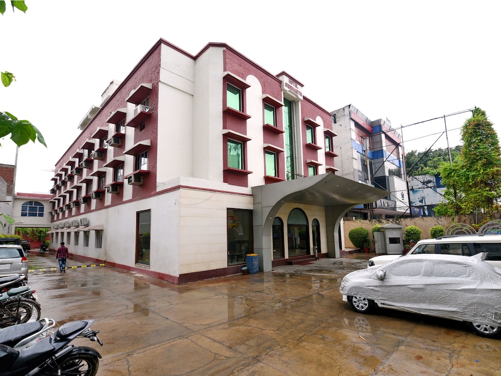 OYO 10706 Hotel Siddhartha
