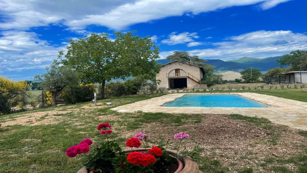 Beautiful Exclusive Pool Villa - Close to Spoleto bar Shops, Restaurants - Property Image 12