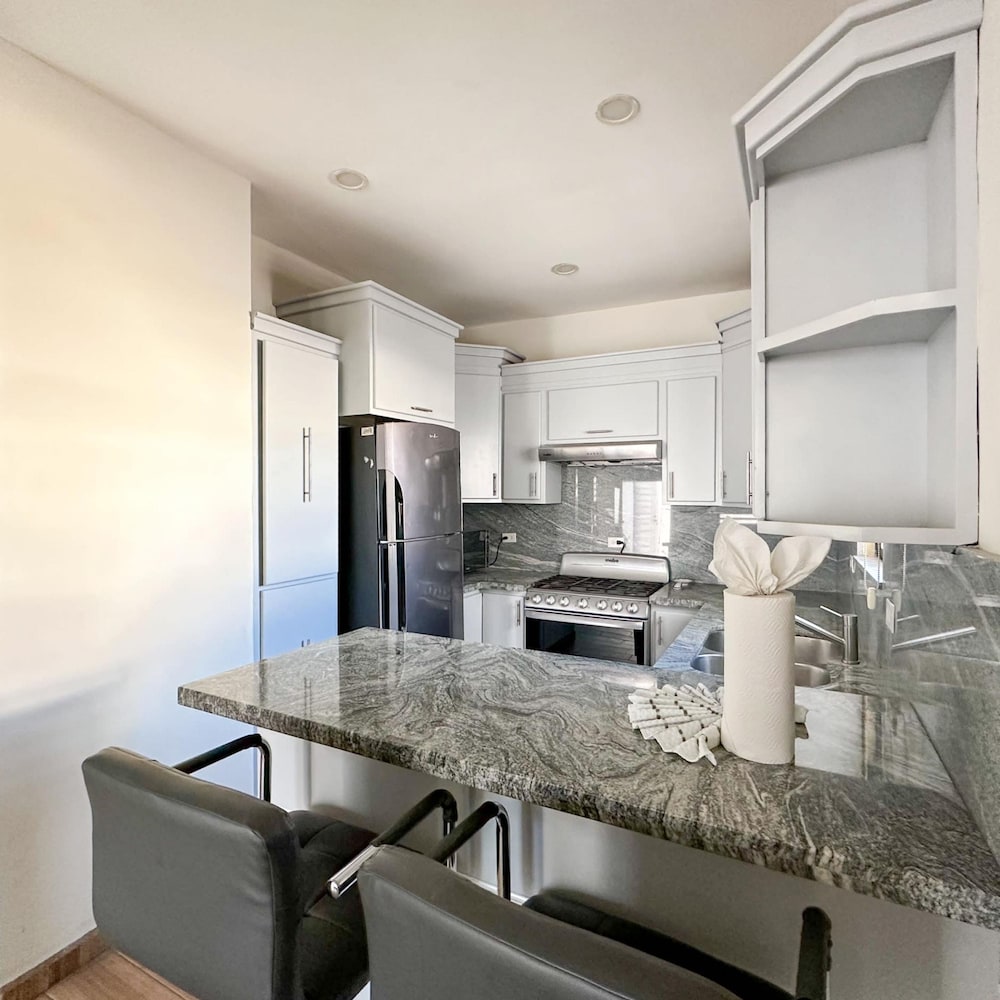 Sleek Downtown Escape With Private Parking